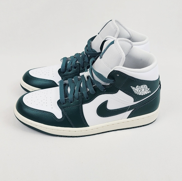 Air Jordan 1 Mid Green and White Sneakers 🔥FIRM PRICE 🔥 - Picture 6 of 14
